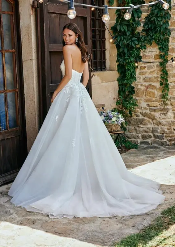 Victoria Jane A-vonalú, letisztult menyasszonyi ruha 